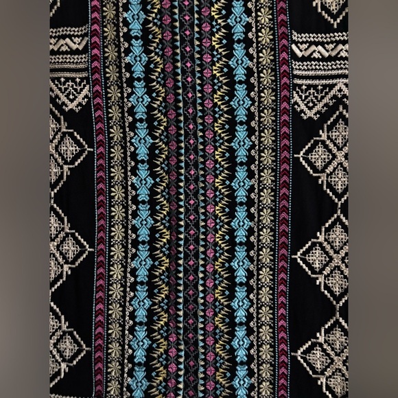 Andre by Unit Embroidered Black Women's Top S - Picture 2 of 3